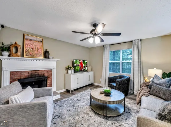 221 Remington Ln, Acworth, GA 30101