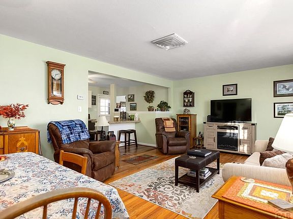 2nd image of 1205 Revere Ln