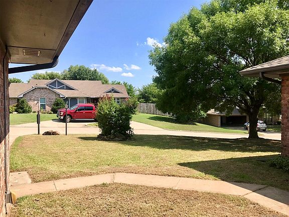 2nd image of 1330 Lakehurst Dr