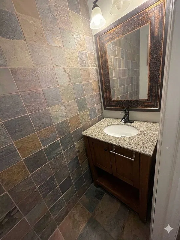 3 bed, 2.0 bath, 1224 sqft, $2,600 — Photo 4