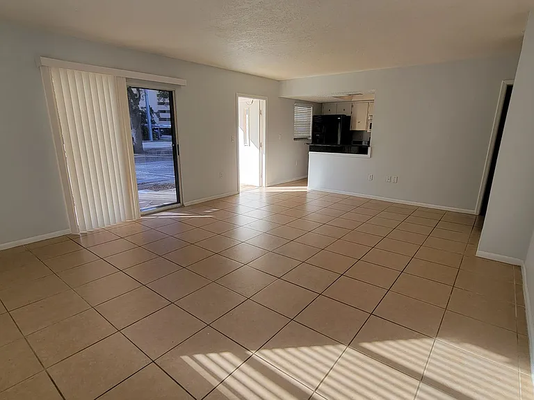 504 Barcelona Avenue — Photo 4