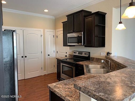 5th image of 3501 Ellsworth Dr #A