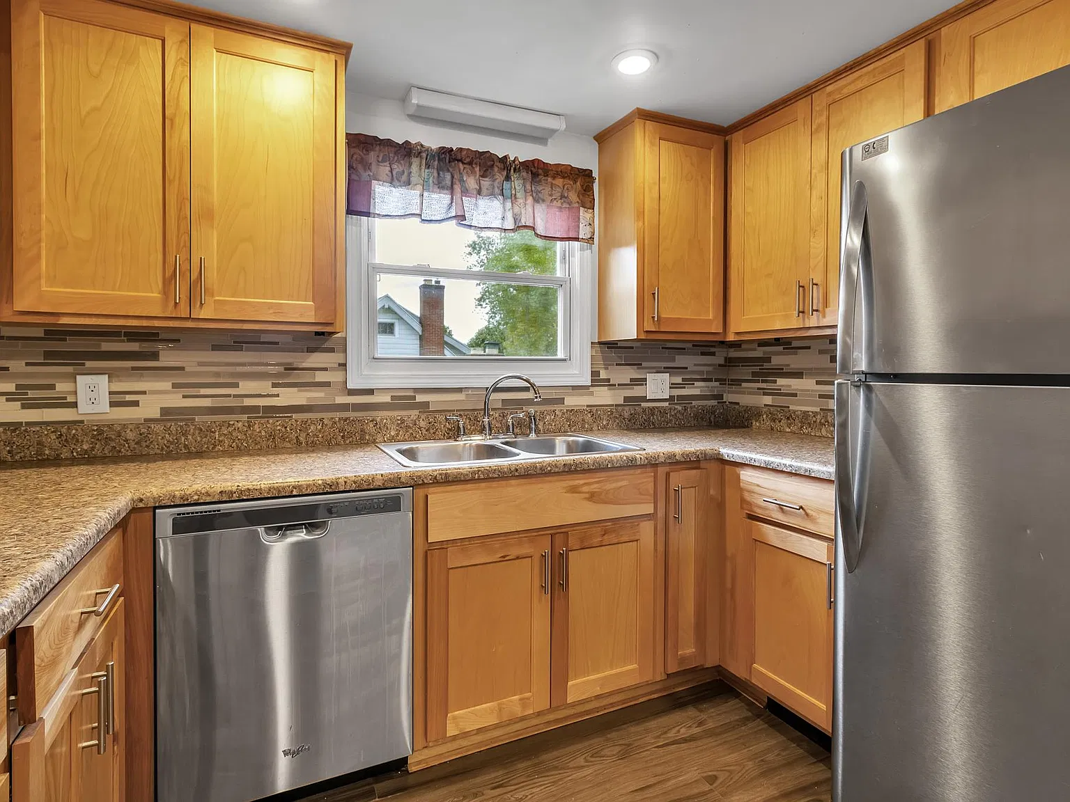 3 bed, 1400 sqft, $1,800 — Photo 3