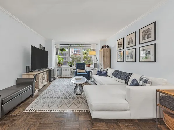 251 E 51st St APT 5M, New York, NY 10022
