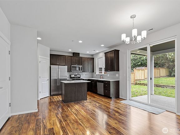 3rd image of 2906 S 135th Street