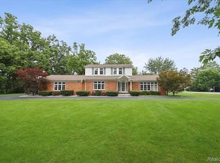 2789 Bridle Rd, Bloomfield Hills, MI 48304