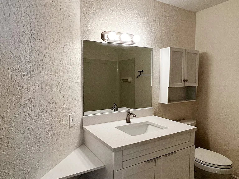 9617 Riverside Dr #6 — Photo 30