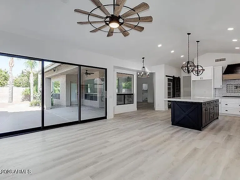 5910 E Woodridge Dr — Photo 12