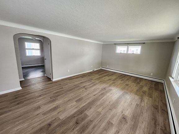 3rd image of 210 Penn St