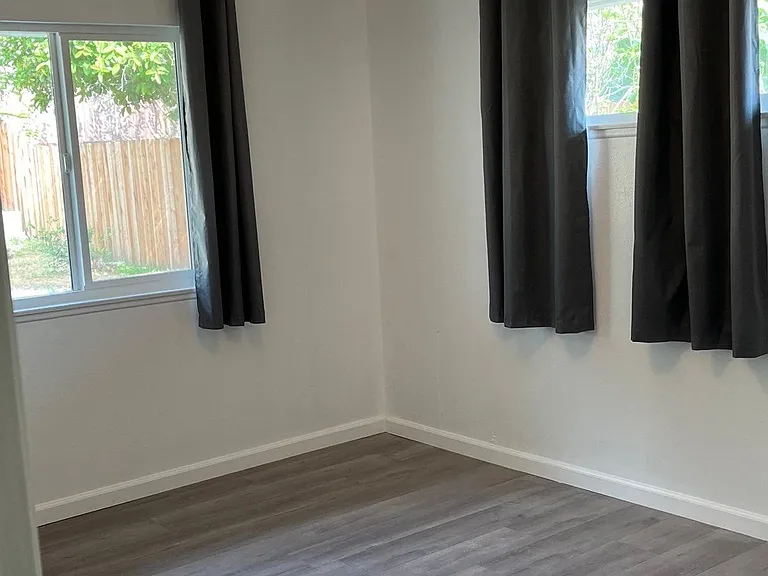 832 Penarth Ave — Photo 13