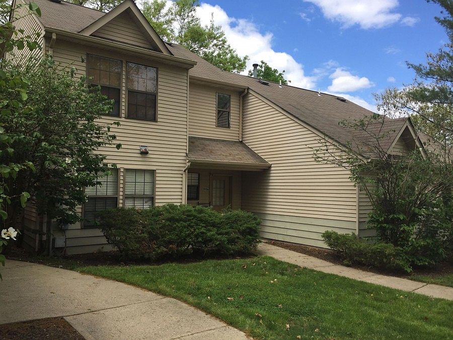 2nd image of 1906 Lilly Ln