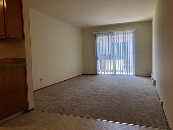 3rd image of 560 Charter St APT 10