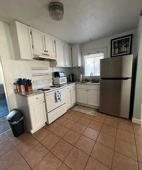 827 S Tremont St — Photo 23