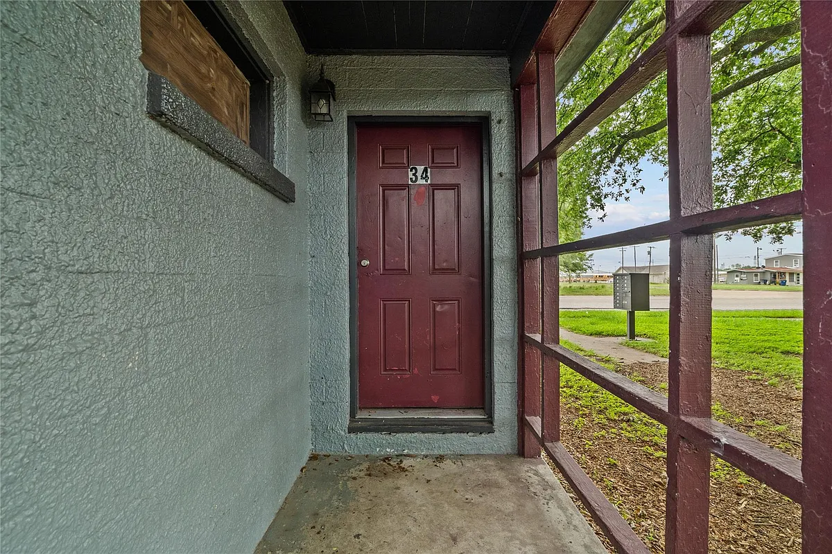 Building Photo - 826 3rd Ave N #34