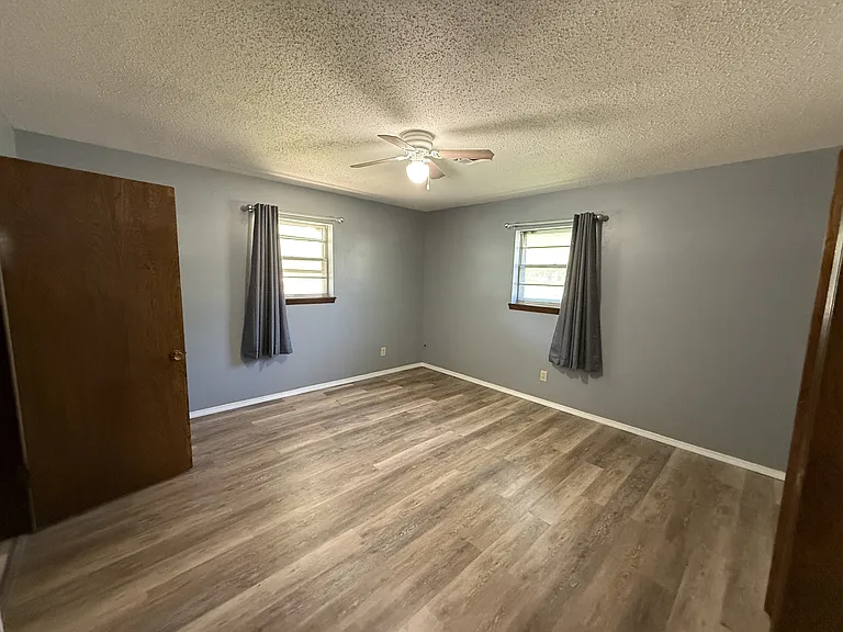 901 N Oak Ave — Photo 5