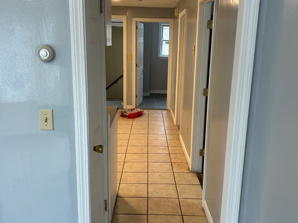 18 Meadow St, Taunton, MA 02780