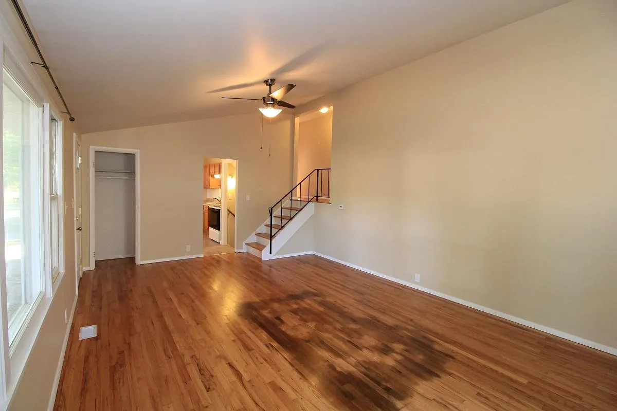 3 bed, 1.5 bath, 1405 sqft, $1,750 — Photo 4