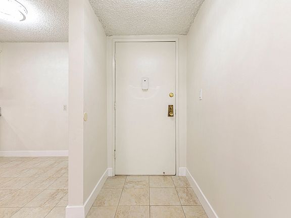 4th image of 1401 Valley View Rd APT 215