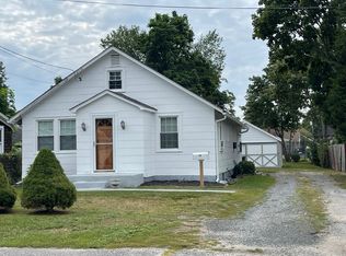 20 Jones St, Patchogue, NY 11772