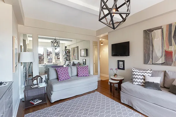 Rented by Sotheby's International Realty | media 10