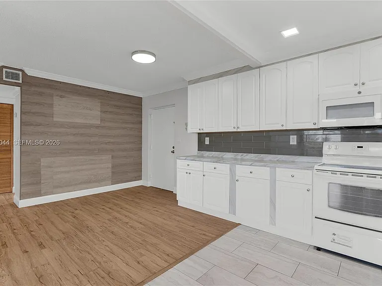 1121 SW 122nd Ave #412-2 — Photo 21