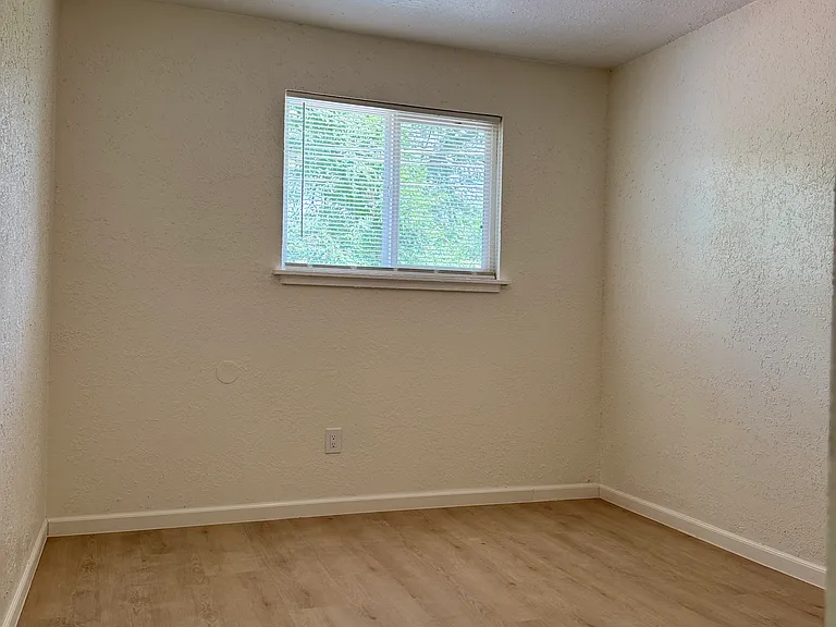 2412 E Saint Vrain St #B — Photo 11