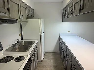 4th image of 1840 Badt St #10