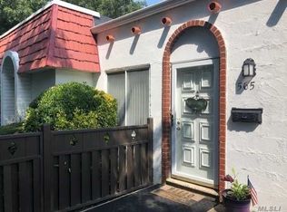 565 Blue Ridge Dr, Medford, NY 11763