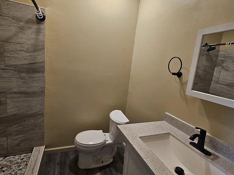 327 E Locust St #2 — Photo 7