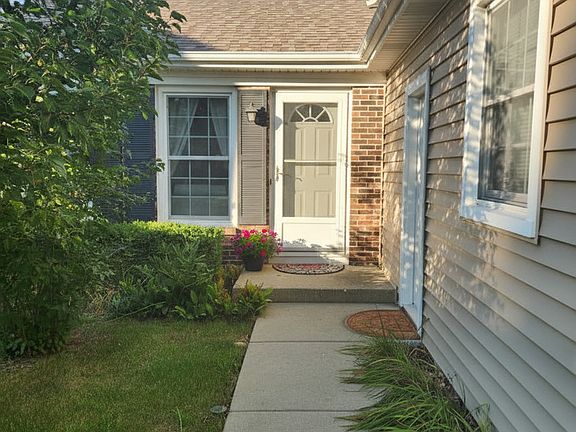 2nd image of 700 N Lakeside Dr