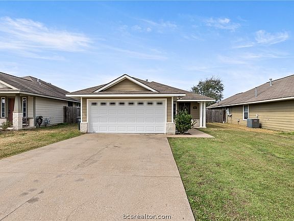 2nd image of 920 Crested Point Dr