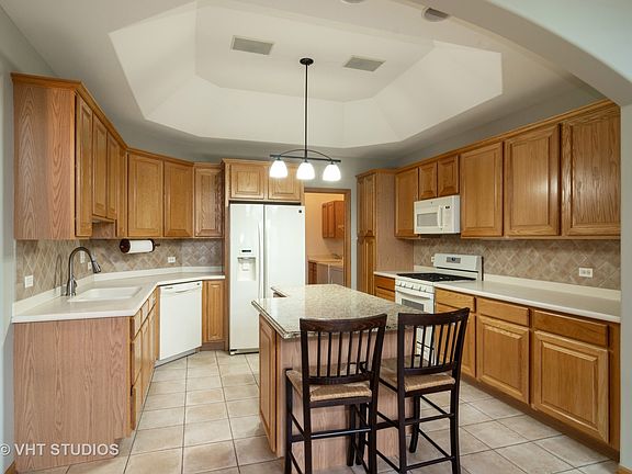 4th image of 922 W Chesterfield Ct
