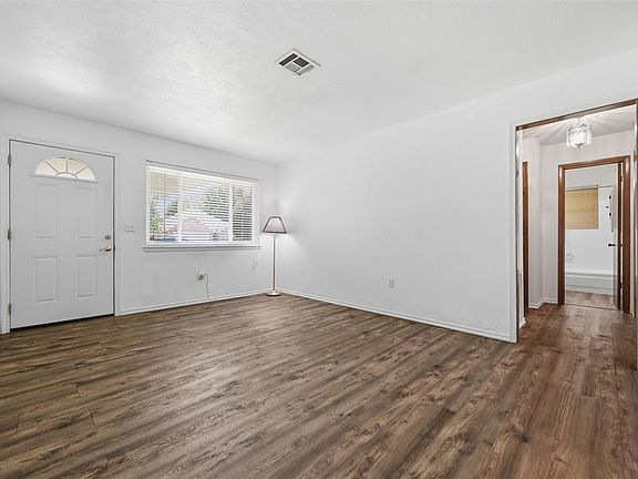 3rd image of 1313 Regency Blvd