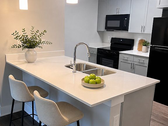 4th image of 5700 Chatford Dr #2B