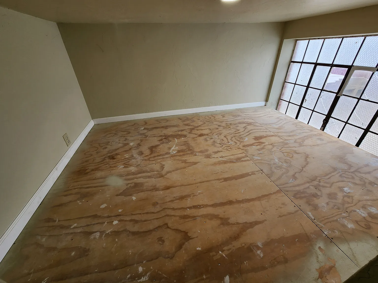 208 E Main, Apt #3- Cde Holdings - 1 — Photo 2