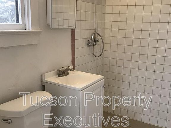 4th image of 2632 N Stone Ave APT 2