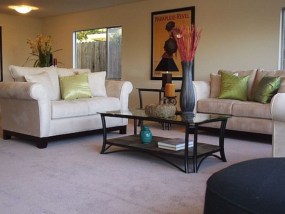 Family Room /HUGE Bonus Room