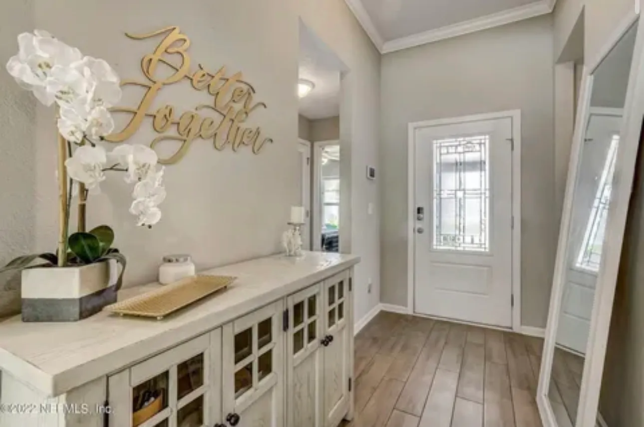 3 bed, 1700 sqft, $2,700 — Photo 1