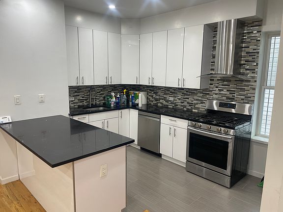 3rd image of 422 E 26th St Floor 1