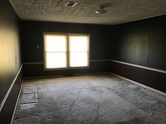 5th image of 1558 N Eshman Ave