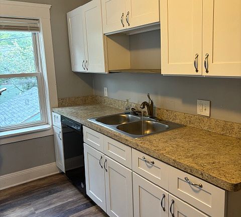 3rd image of 3811 John Ave #4