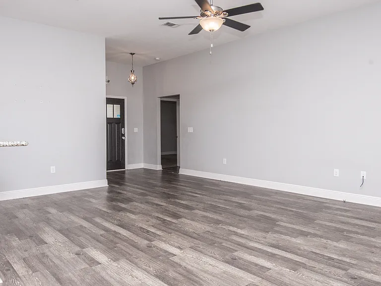 5567 Galaxy Dr — Photo 7
