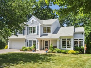 14 Baldwin Dr, New Providence, NJ 07974