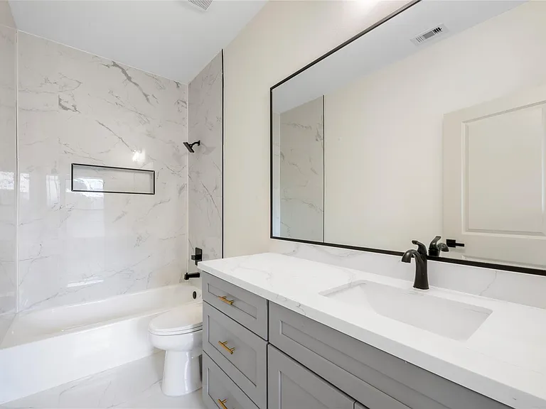 1113 Danube St — Photo 16