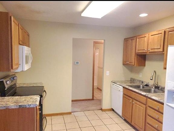 2nd image of 2432 Holdrege St #1