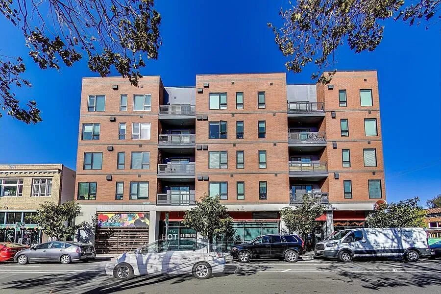 4045 Broadway