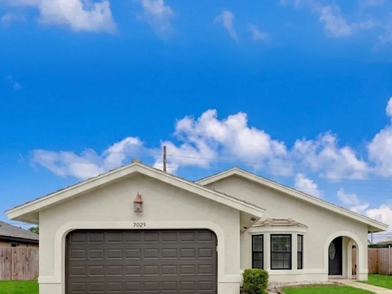 5029 Rosen Blvd — Photo 1