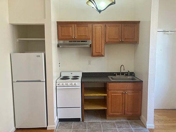 2nd image of 419 Ivy St #25