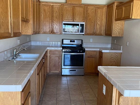 5th image of 618 Winepress St