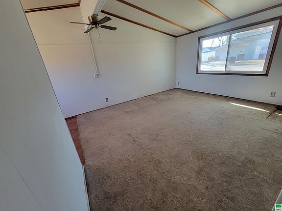 2nd image of 376 Lakeshore Dr